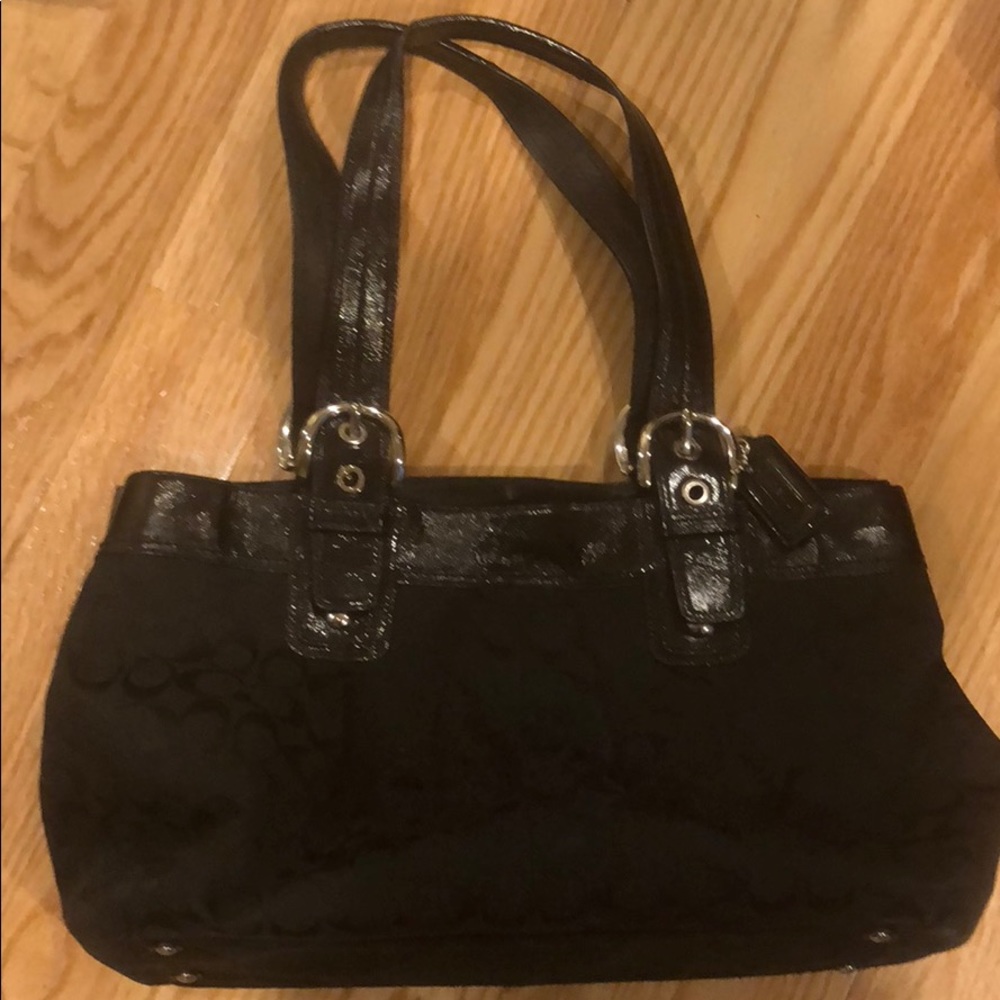 Coach bag, blk, roomy insides, patent straps